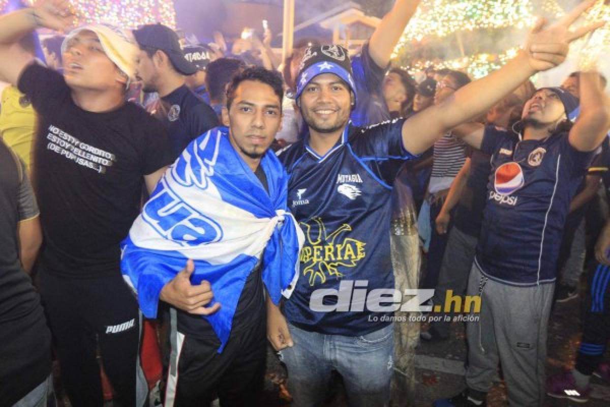 ¡Locura azul! Afición de Motagua y el banderazo previo a la final de la Liga Concacaf