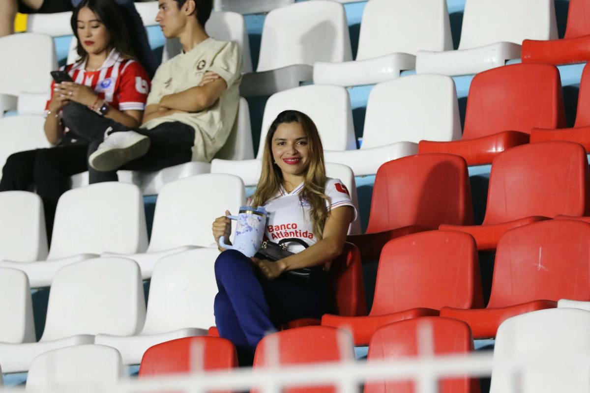 Bellezas olimpistas: Aficionadas causan fascinación en el estadio Nacional Chelato Uclés en juego ante Marathón