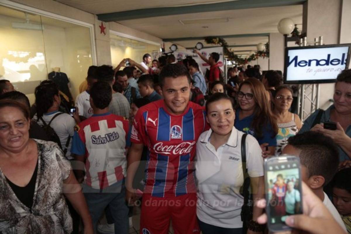 Así fue la presentación de la nueva camisa del Olimpia