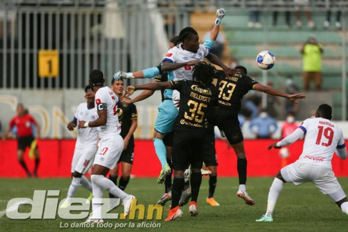 El clásico en imágenes: El festejo de Diego Vázquez y su 'look', Troglio sufrió y la furia de Félix