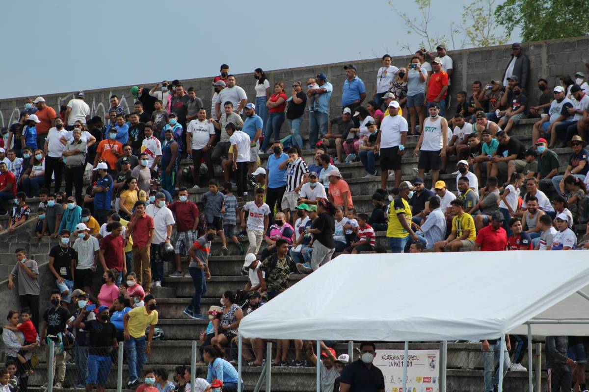 Amado Guevara regresa a Honduras: Mundialistas y figuras hondureñas se reúnen en juego de Leyendas en La Paz