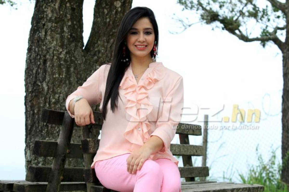 Gizelle Lanza, la sensual presentadora brasileña con corazón catracho