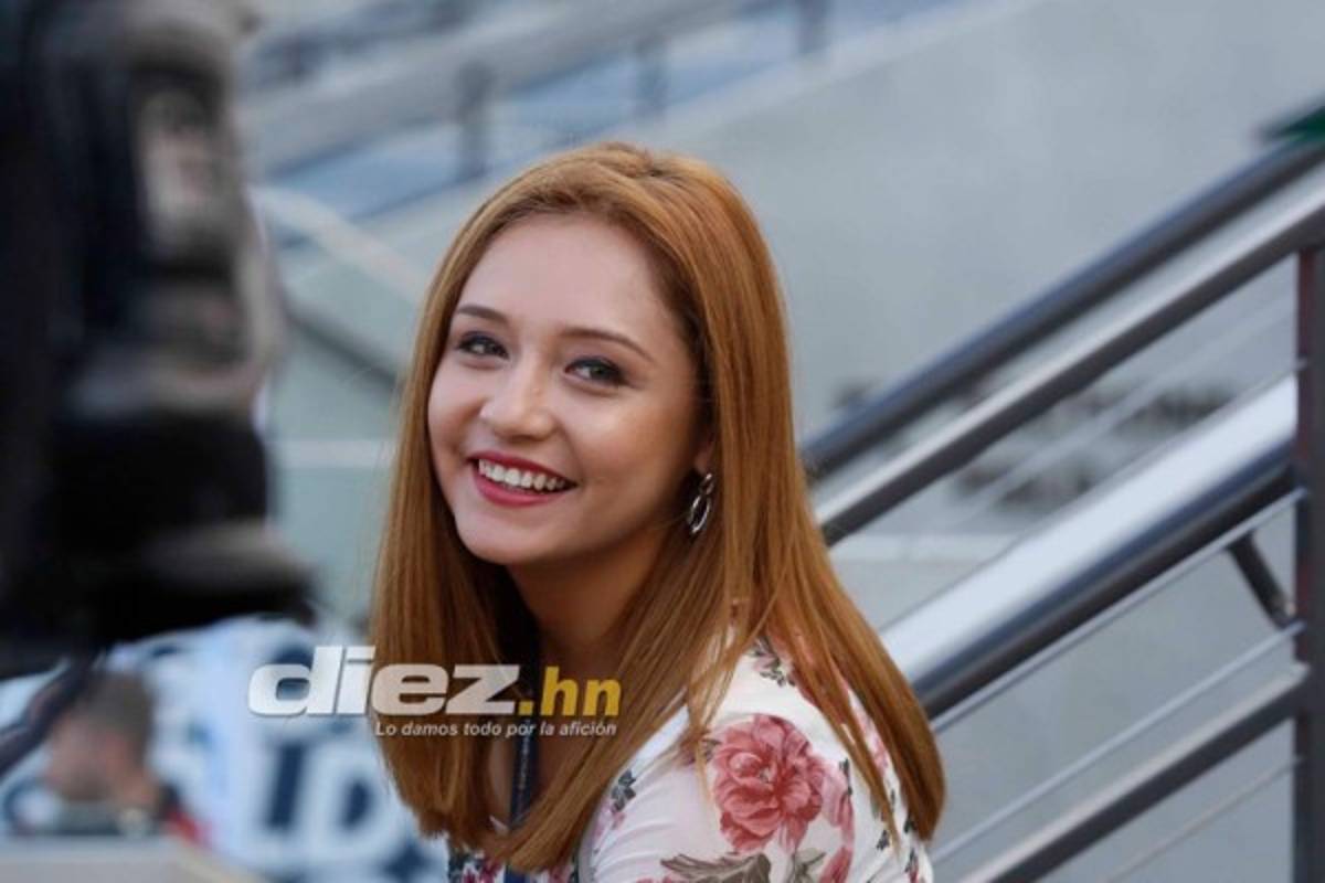 ¿Quién es la chica? Así fue el entreno de El Salvador previo al juego con Honduras