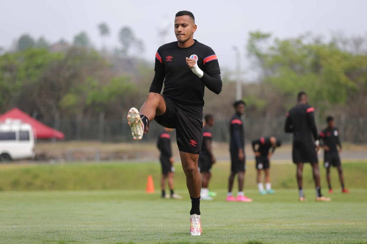 La última práctica de Olimpia antes de la final con Marathón: Troglio concentrado y el que entrenó por separado