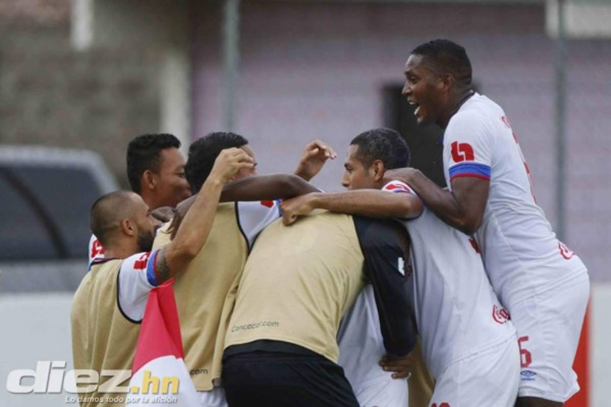 Fotos: Así celebró Félix Crisanto su gol con Olimpia, el show de inauguración y el hijo del 'Nene' Obando debutó