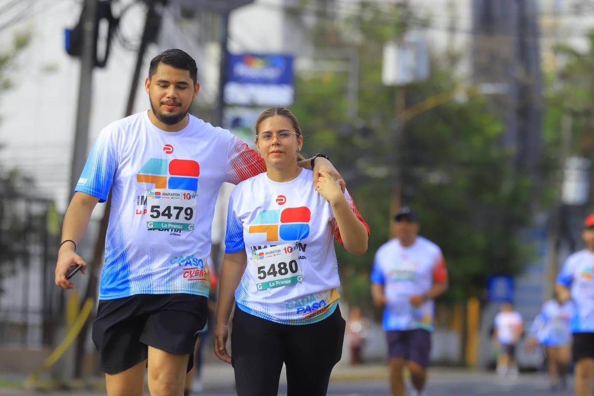 Maratón La Prensa: Atletismo puro, belleza femenina, mascotas corriendo y alegría en búsqueda de la meta