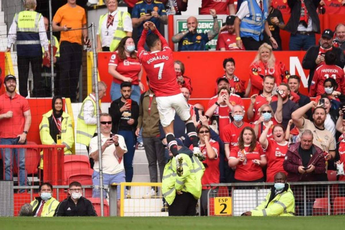 El regreso de Cristiano Ronaldo con el Manchester United: dos goles, vuela en Old Trafford y la emoción de su mamá