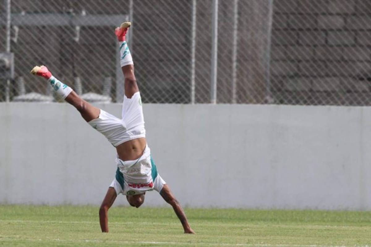 Lo que no se vio en TV: El abrazo de Diego Vázquez con Elencoff y el emotivo adiós de 'Carlón'