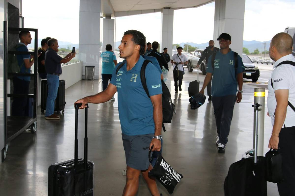 El relax de Kervin y Dereck, la duda de Molina y rostros serios: así viajó Honduras a Jamaica