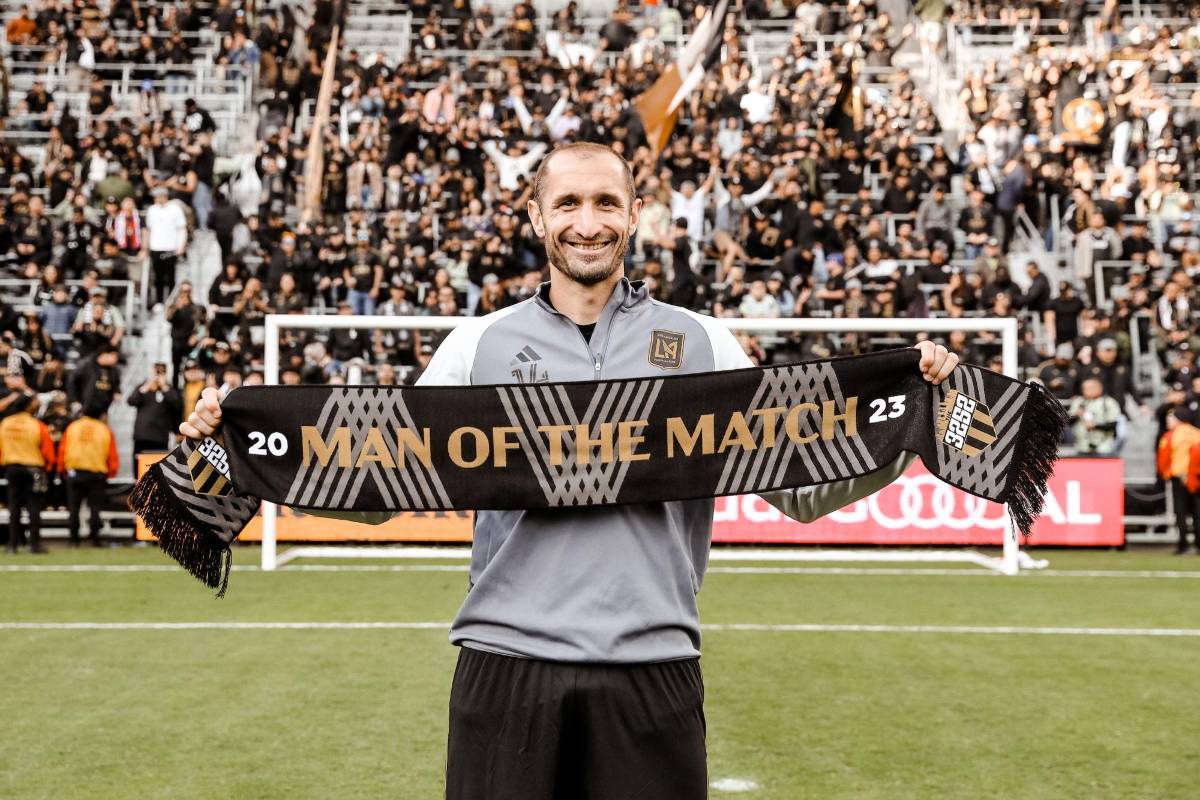 ¡Lujazo del LAFC! Famosos, anillos millonarios y espectacular tifo en estreno de la nueva casa de Denil Maldonado