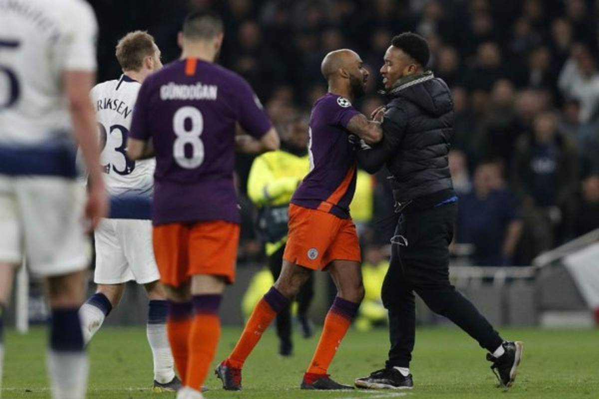 Lo que no se vio en TV: El hincha que se metió en el Tottenham-City a lo 'Rasquiña'