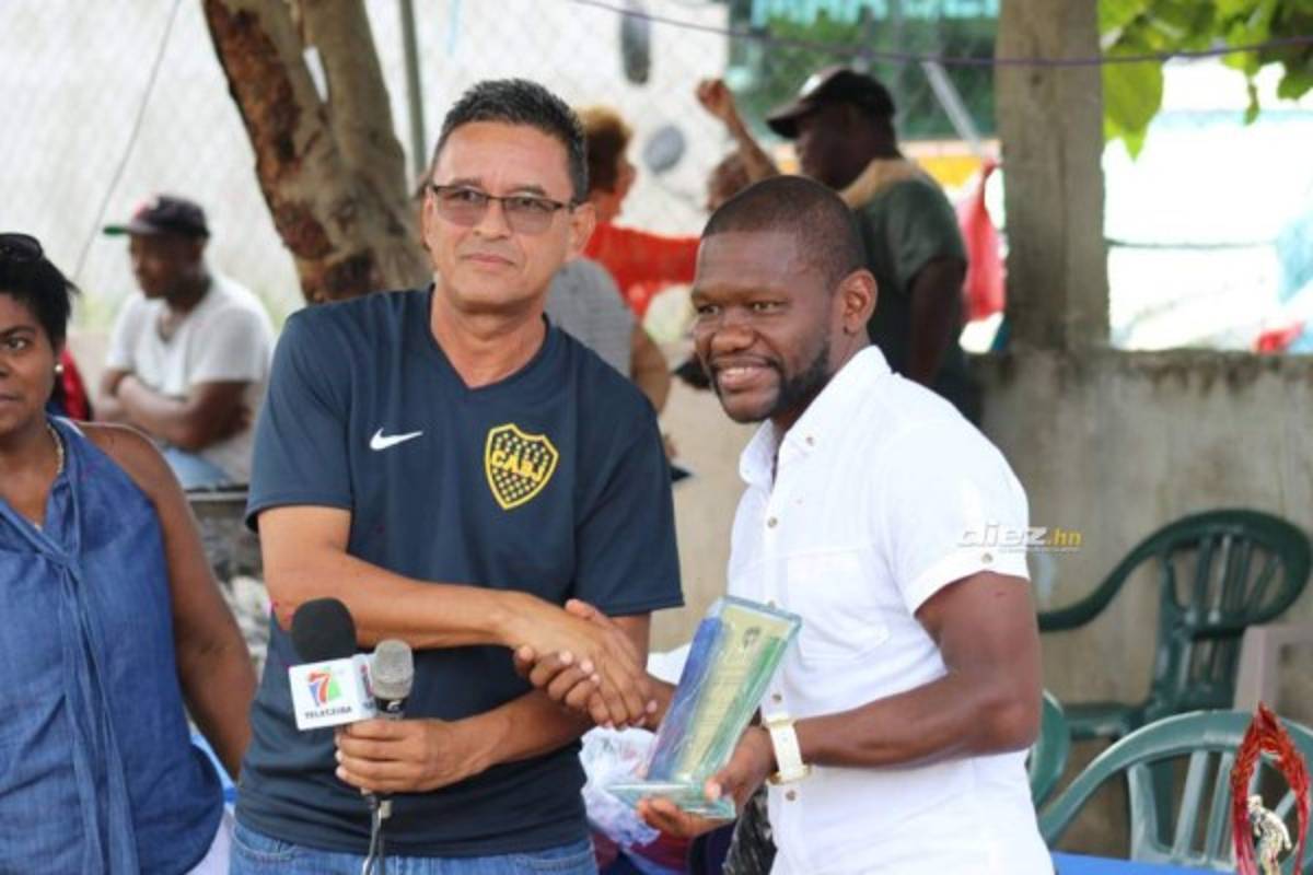 Tyson Núñez recibe homenaje en la comunidad garífuna de Sambo Creek