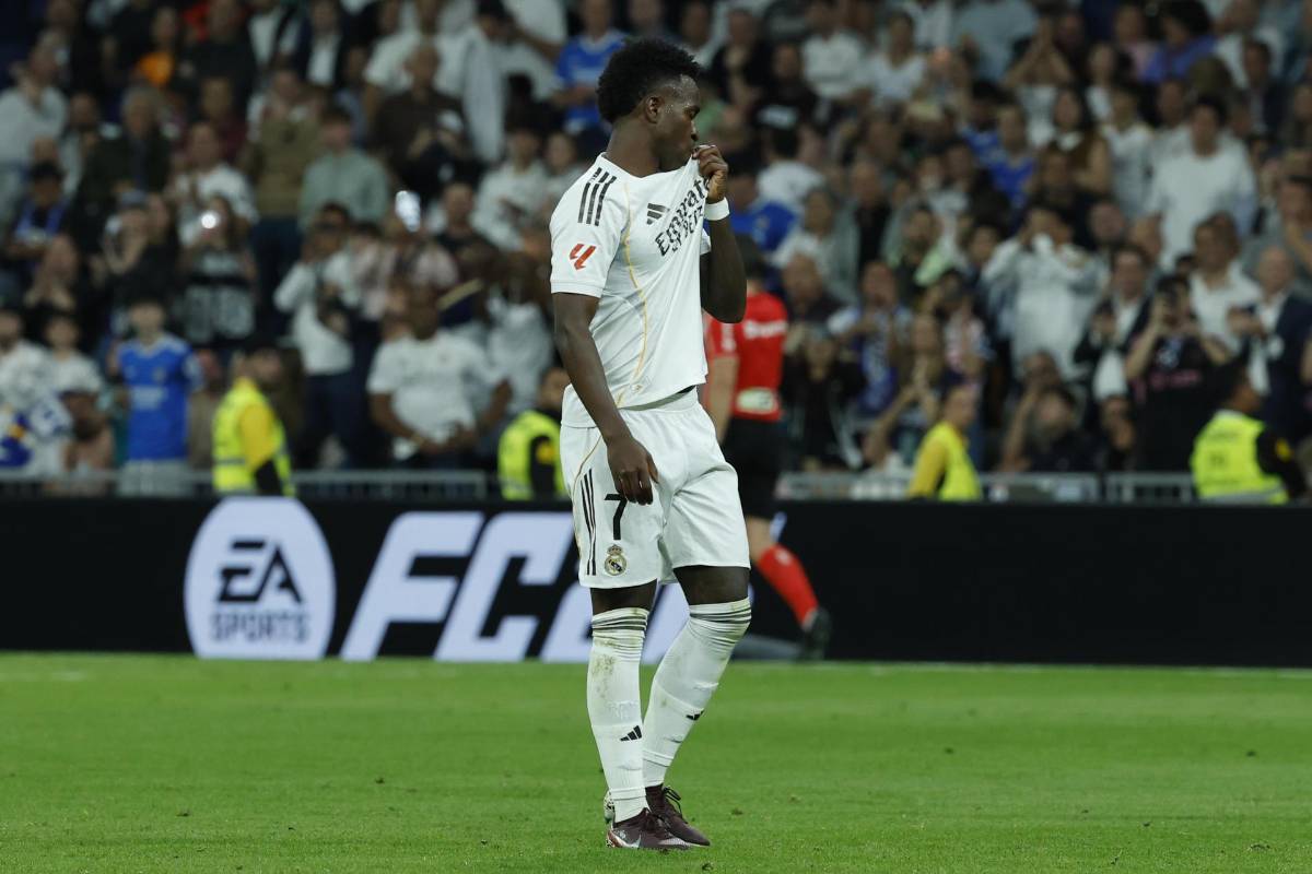 Arbeloa lo castigó ante Alavés, el jugador que el Bernabéu no lo quiere más en el Real Madrid y el gesto de perdón de Vinicius