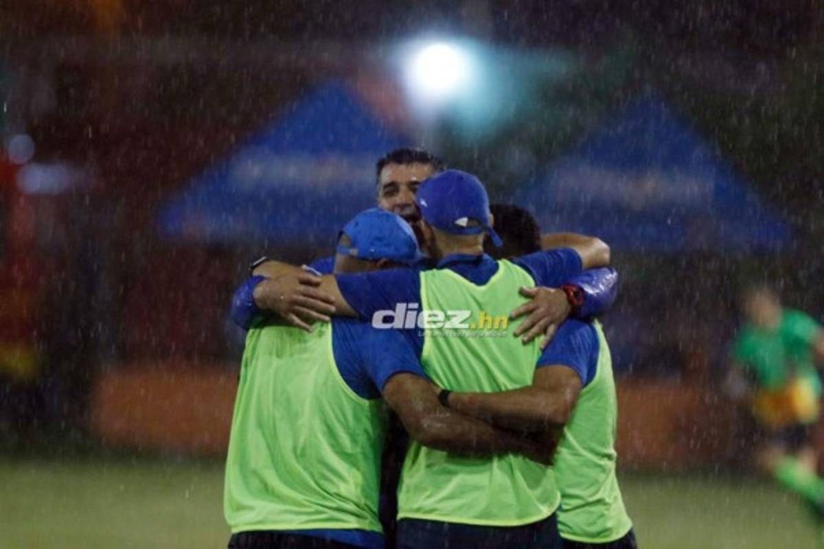 NO VISTE EN TV: Bronca en el Morazán, el festejo de Diego Vázquez y el penal a Galvaliz