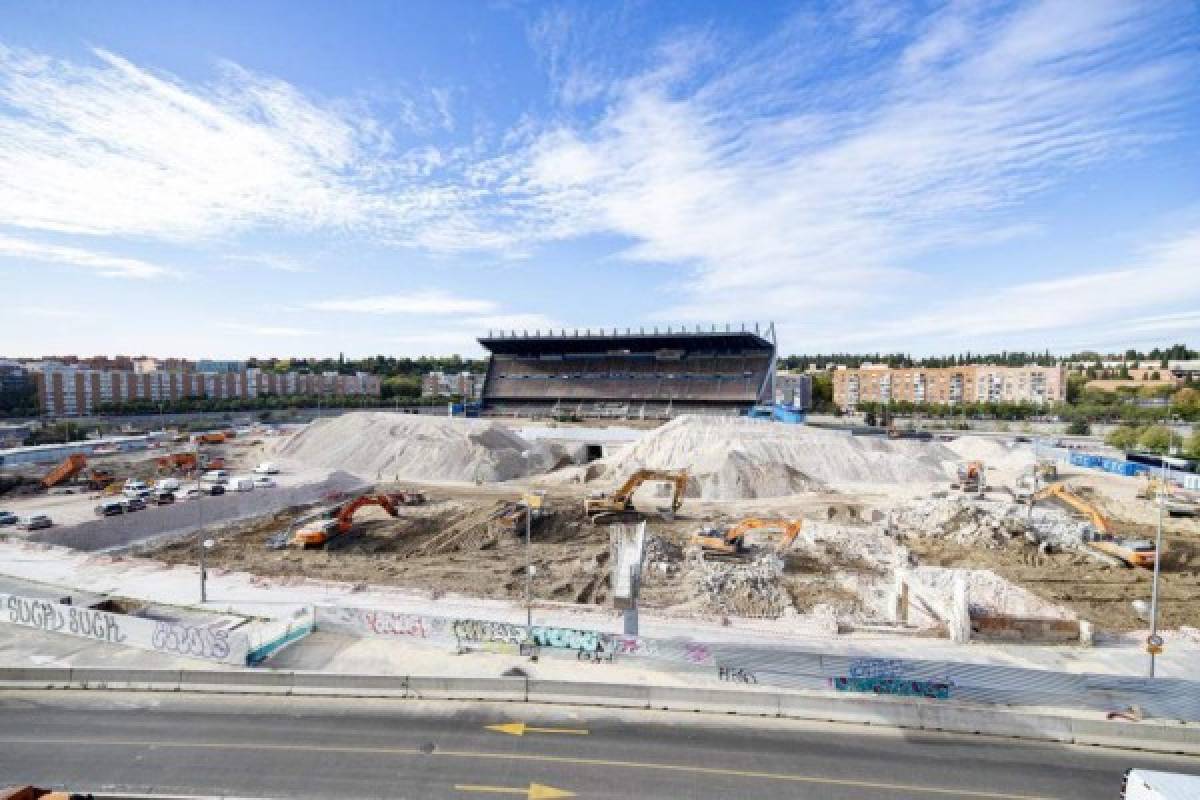 Lo que queda: El estadio Vicente Calderón, convertido en una carretera más en Madrid