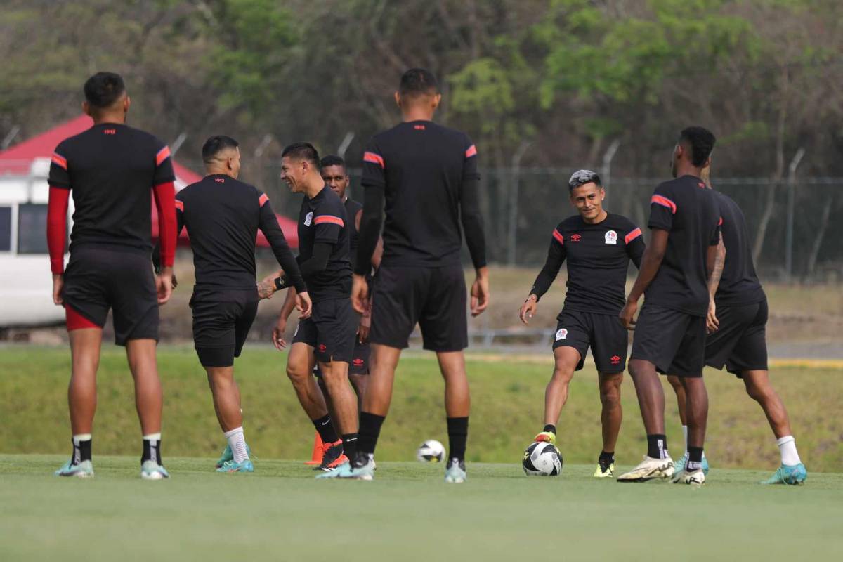 La última práctica de Olimpia antes de la final con Marathón: Troglio concentrado y el que entrenó por separado