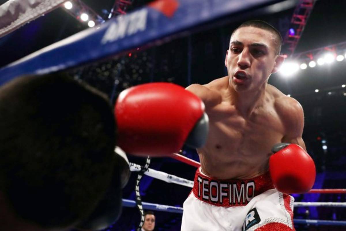 FOTOS: Así fue la paliza de Teofimo López a mexicano a Ishwar Siqueiros