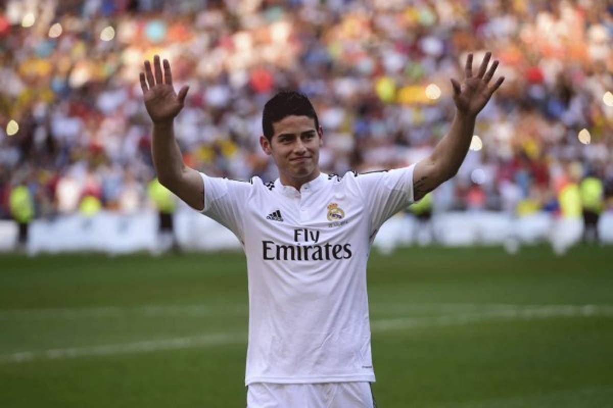 James Rodríguez fue presentado por Real Madrid ante 20 mil aficionados.
