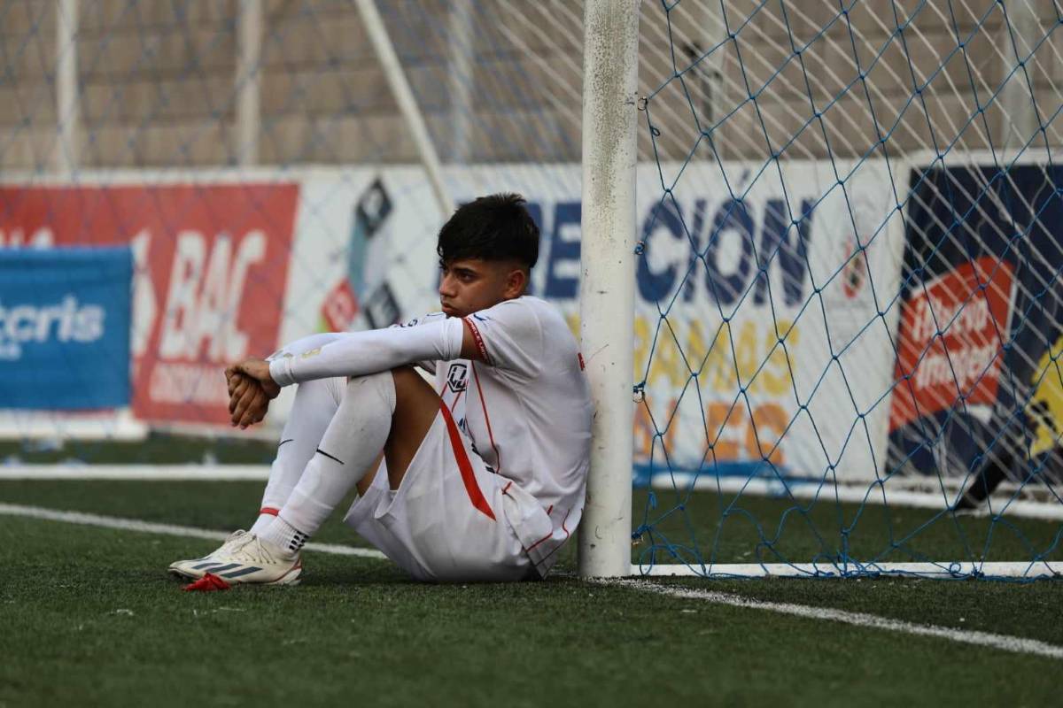 Vida desciende: ‘Chilo’ se derrumba, el llanto inquebrantable de Canales y el jugador que se escondió atrás de la meta para llorar