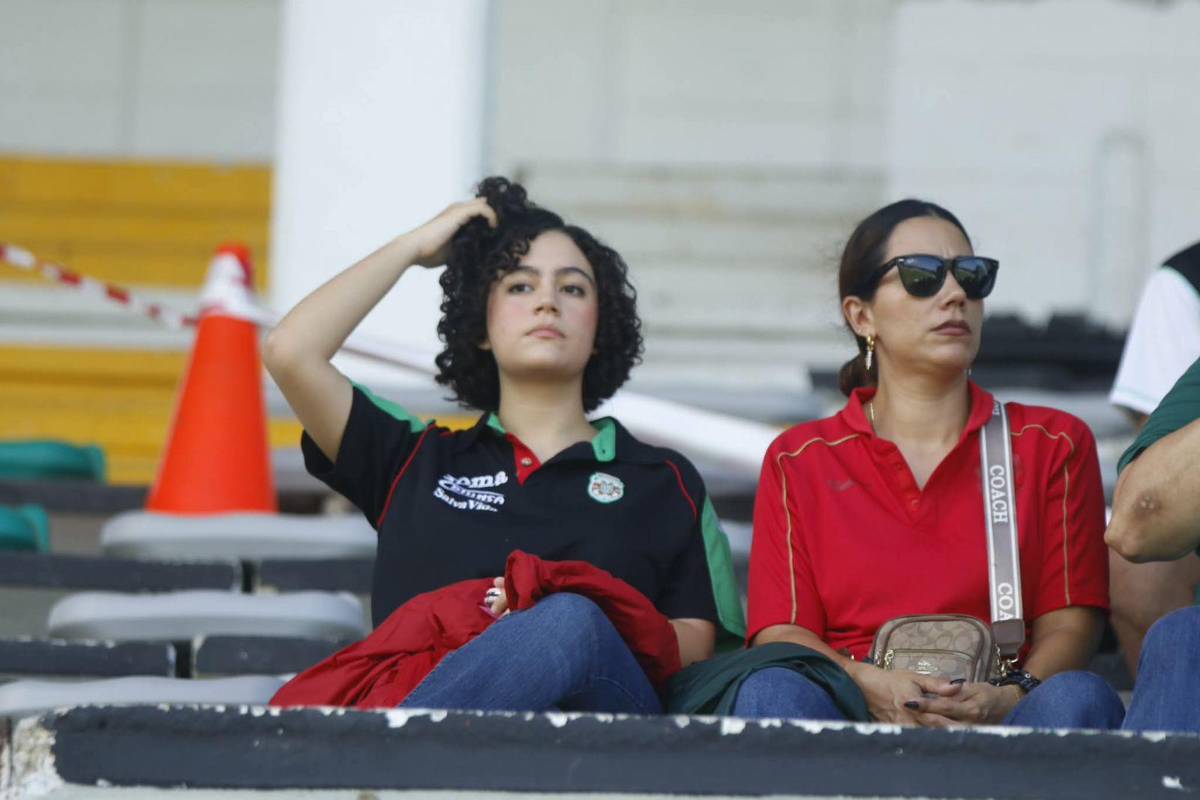 Platense luce el tifo más hermoso de la historia, el que llegó en moto y las mujeres que enamoran en Puerto Cortés