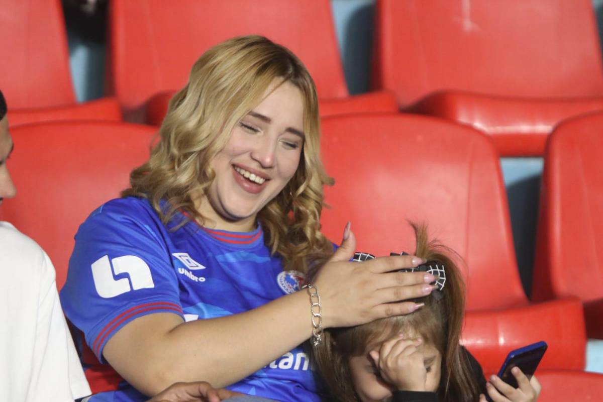 Bellezas olimpistas: Aficionadas causan fascinación en el estadio Nacional Chelato Uclés en juego ante Marathón