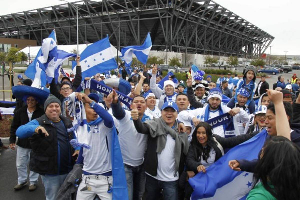 Curiosas: Las fotos que no viste por la TV del Honduras-USA