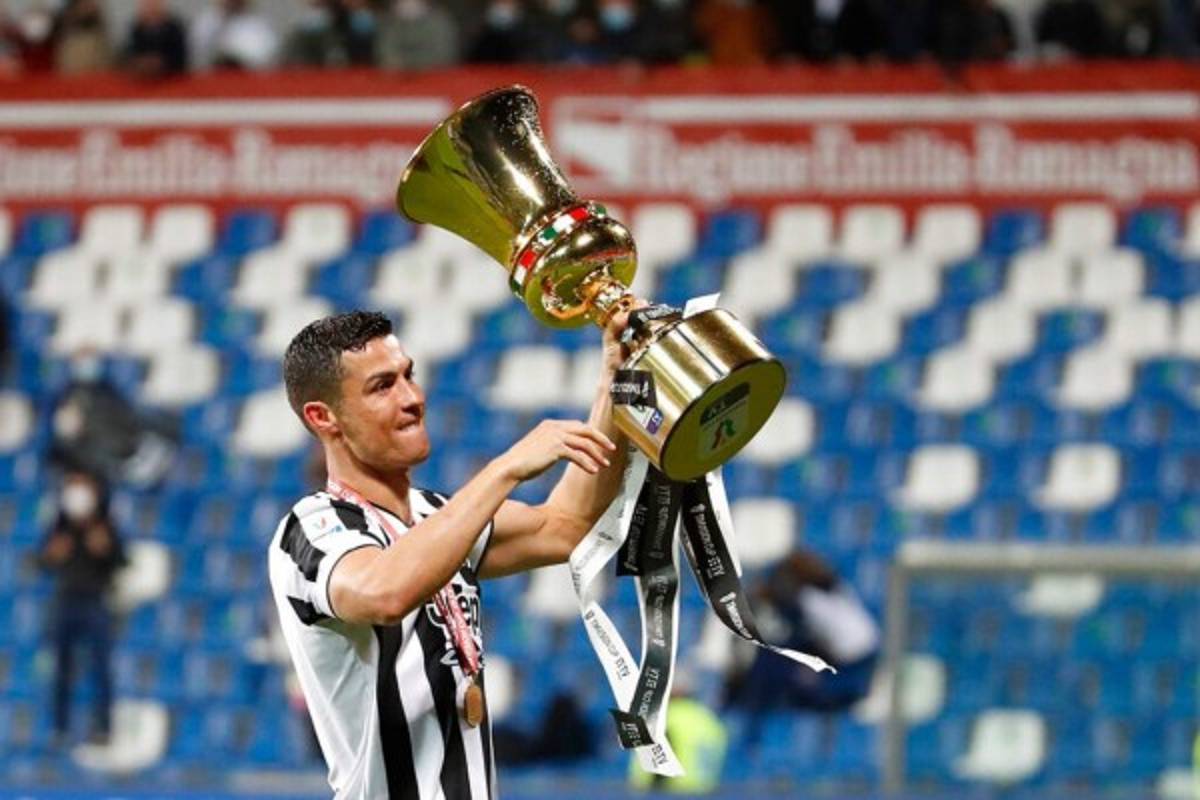 Cristiano, en ropa interior, y Buffon homenajeado: Así fue la celebración de la Juventus tras ganar la Coppa Italia