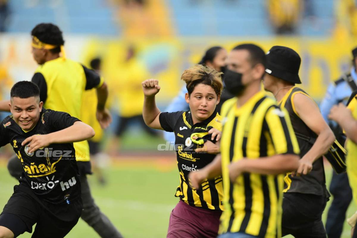 Vergonzosas imágenes: Así fueron los actos vandálicos de los aficionados del Real España en el estadio Olímpico tras perder la final