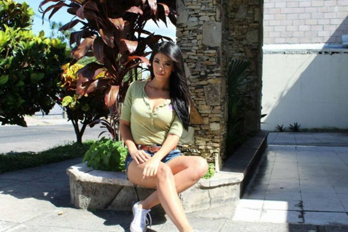 Conocé a Tuty Santamaría, la bella salvadoreña que atiza contra Primitivo Maradiaga