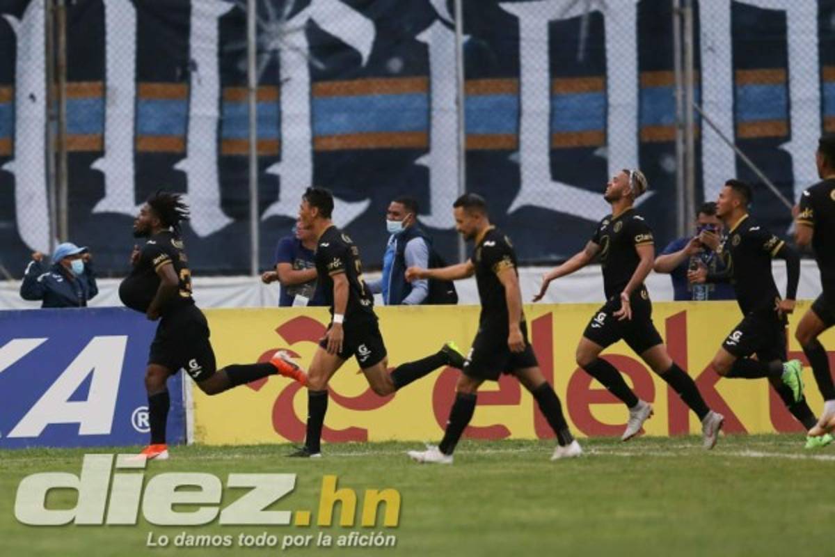 El clásico en imágenes: El festejo de Diego Vázquez y su 'look', Troglio sufrió y la furia de Félix