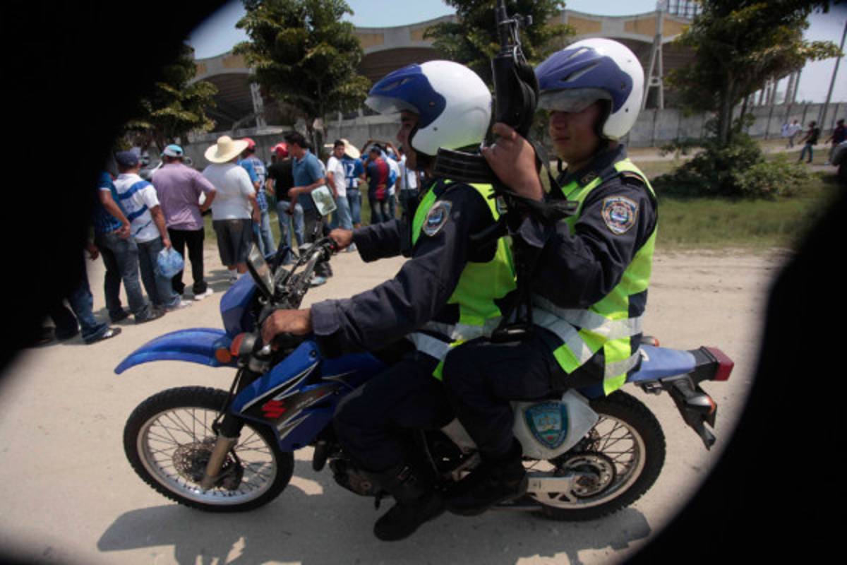 Ambiente Honduras-México en las afueras del Olímpico
