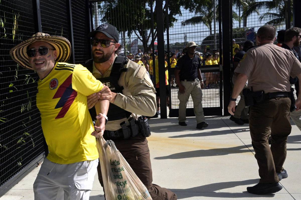 Batalla campal en la final de Copa América: hinchas causan caos, Policía captura aficionados en la previa Argentina vs Colombia