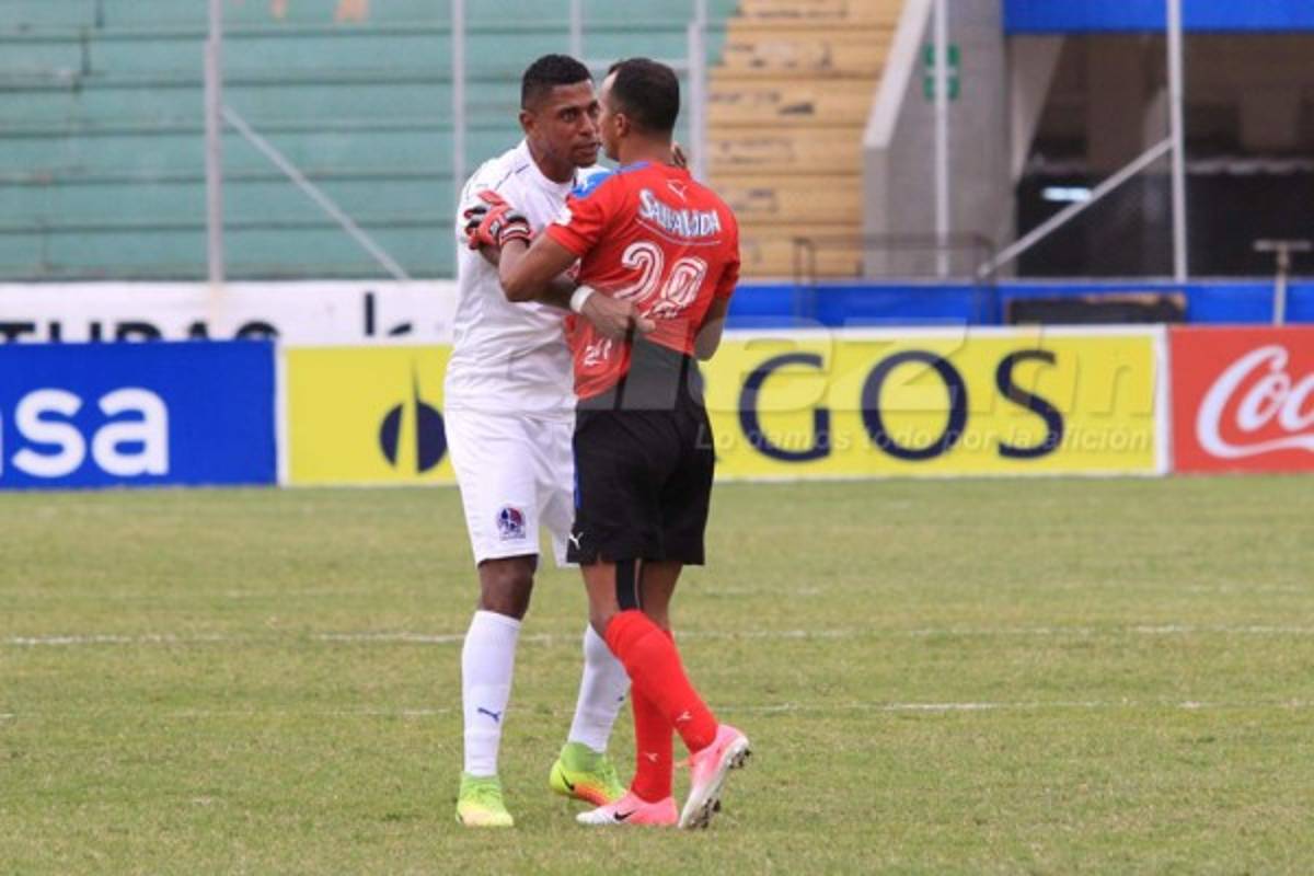 NO VISTE EN TV: El aficionado de lujo en el Nacional y Donis Escober estalló en ira