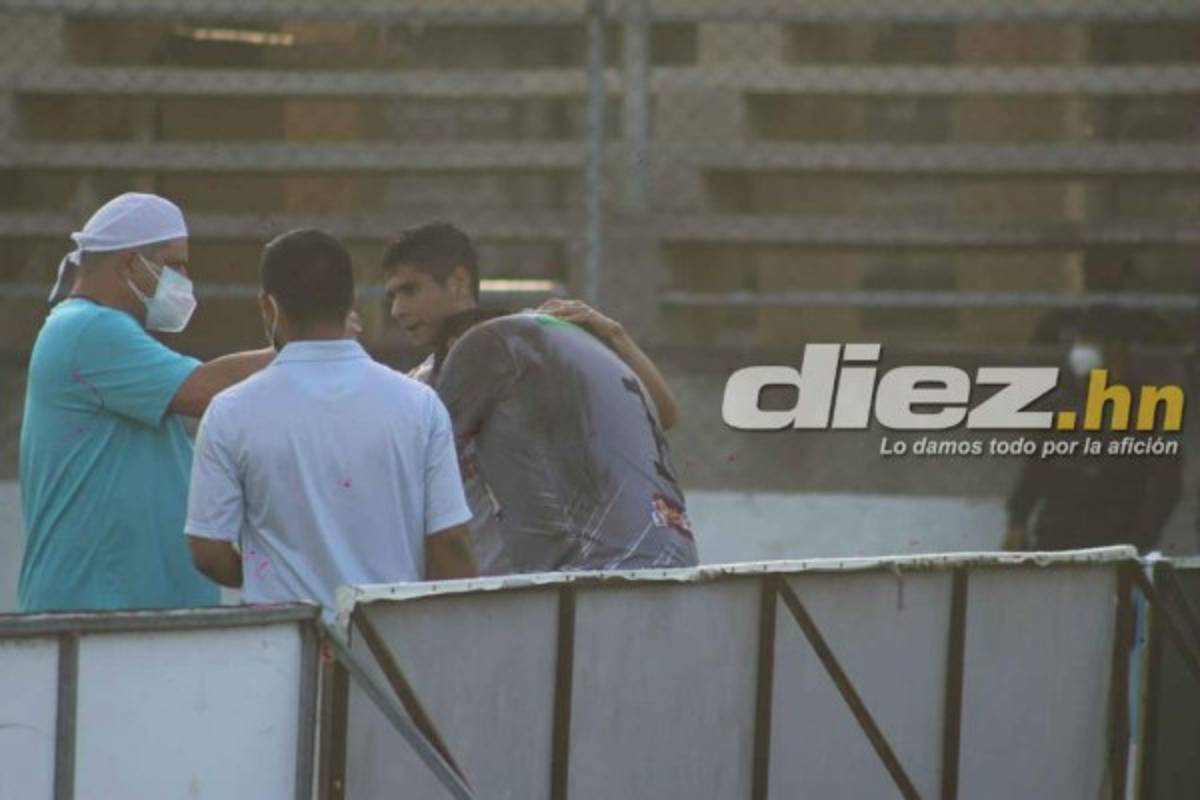 Fotos: La bronca de Obed con Carlos Pineda y el portero del Real de Minas que jugó de delantero