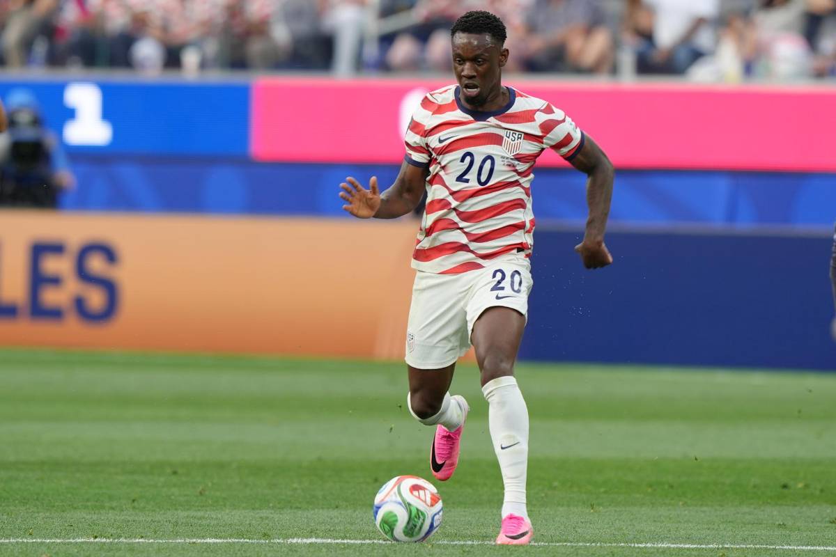 La increíble historia del goleador que nació en USA por decisión de una aerolínea