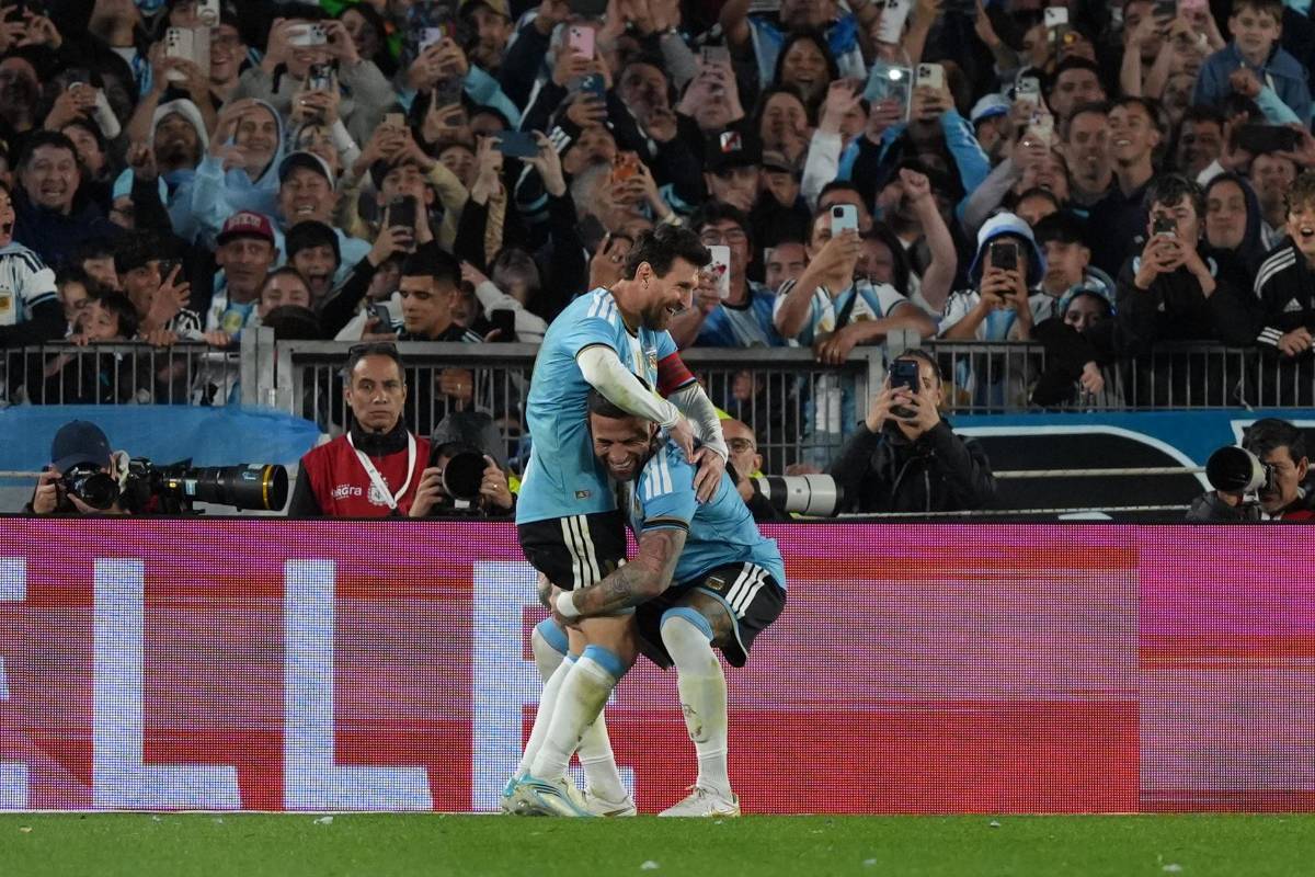 Adiós Messi: Scaloni se quiebra, las lágrimas de Leo y el regalo que le dio el árbitro