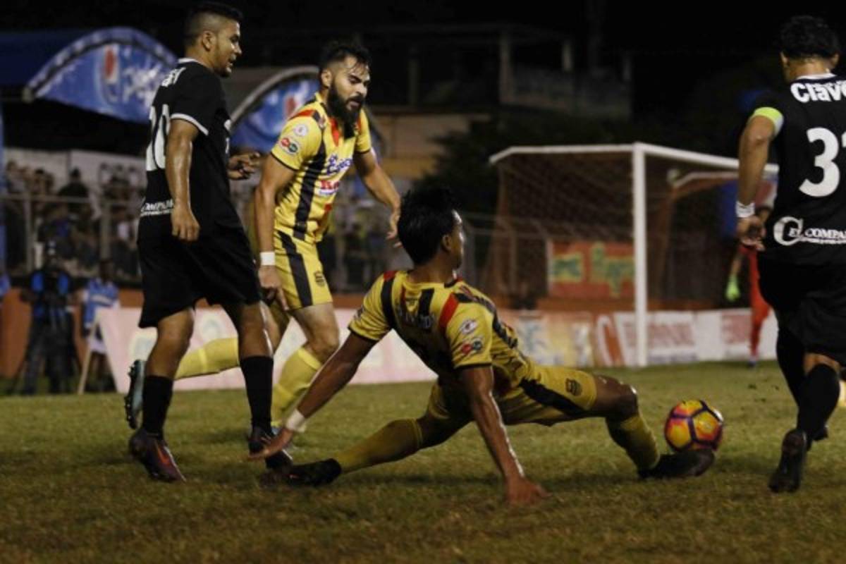 ¡NO SE VIO EN TV! El llenazo en El Progreso y el curioso festejo del' Chino'