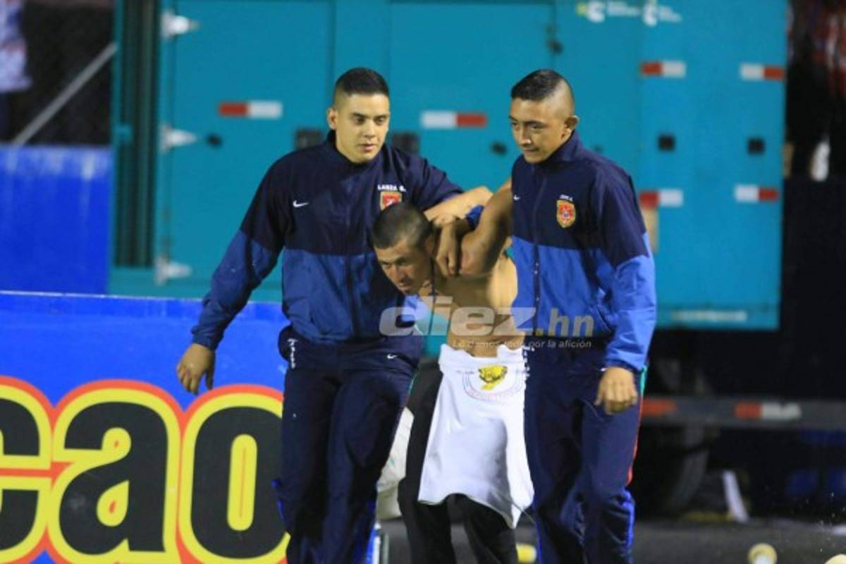 NO SE VIO EN TV: Así fue la despedida de Tato y el zafarrancho contra los árbitros