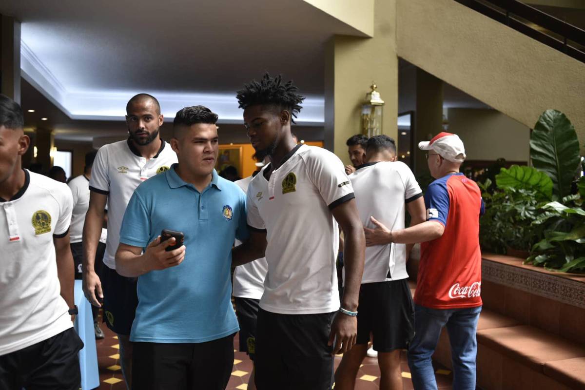 ¡Locura! La copa de Liga Concacaf causa furor en aficionados del Olimpia en San Pedro Sula