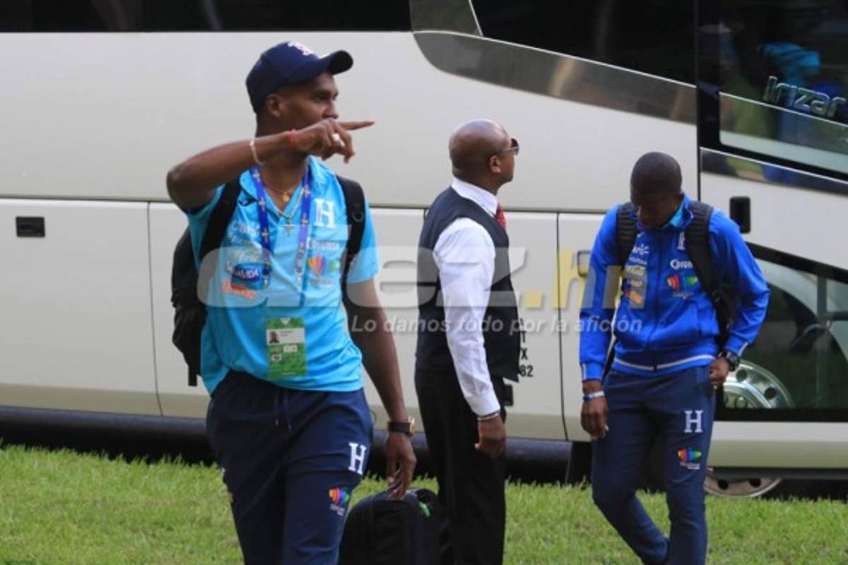 ¿Quién es la chica del tatuaje? Las imágenes de la llegada de Honduras a Houston  