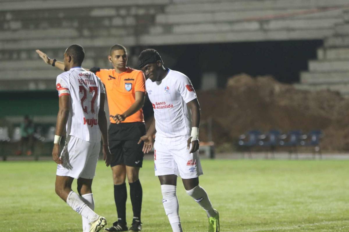 Alberth Elis vivió un día especial al volver a jugar, los saludos de Eduardo Espinel y el festejo de Jorge Benguché en la victoria del Olimpia