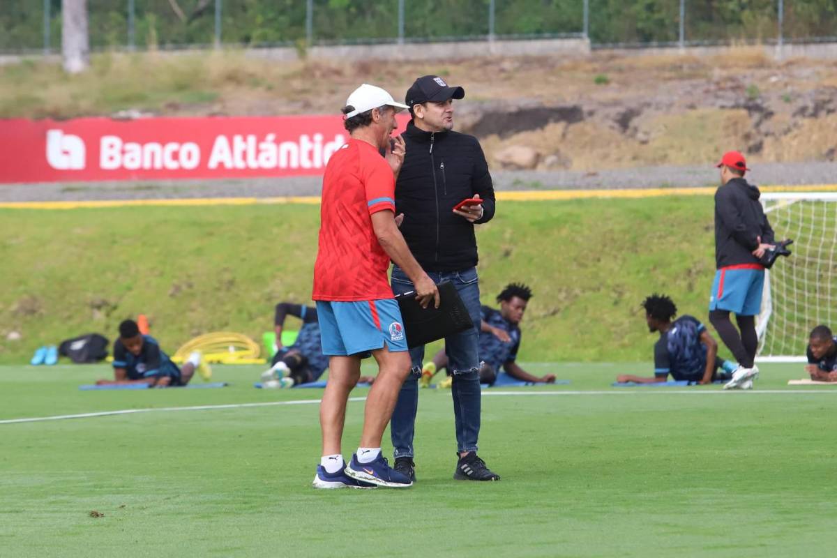 FOTOS: Olimpia recibe visitas inesperadas en el inicio de pretemporada; fichajes albos se muestran felices