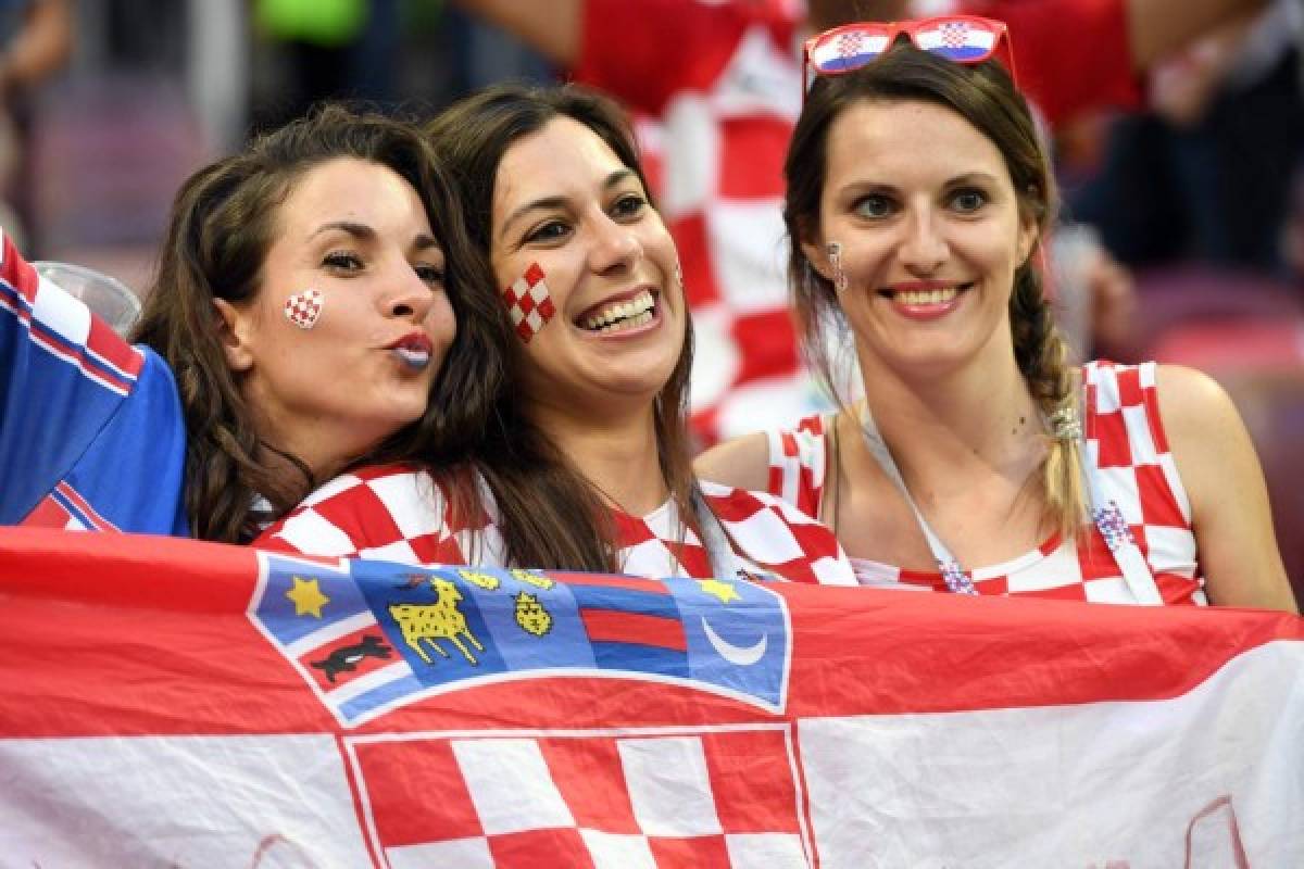 FOTOS: Las bellas aficionadas inglesas y croatas en Luzhniki Stadium