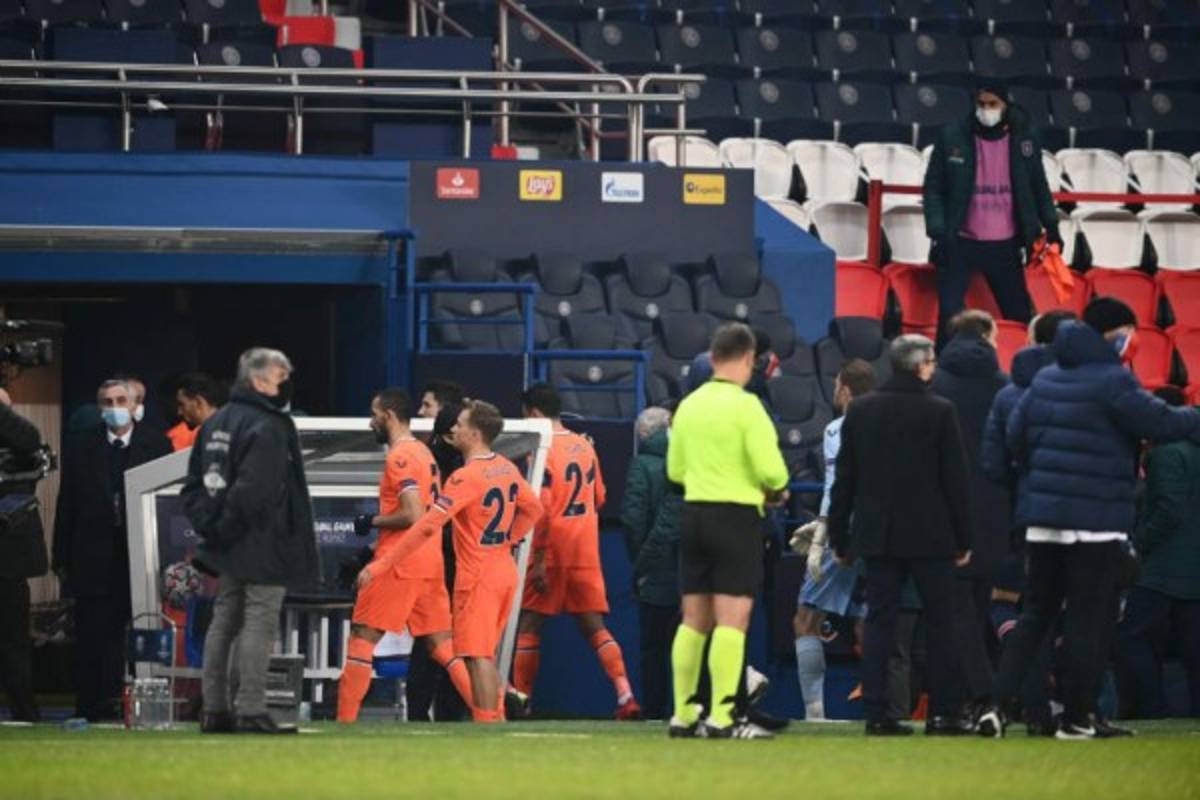 Escándalo: ¿Qué le dijo? Así fue la bronca que se armó en el Istanbul-PSG por racismo de un árbitro