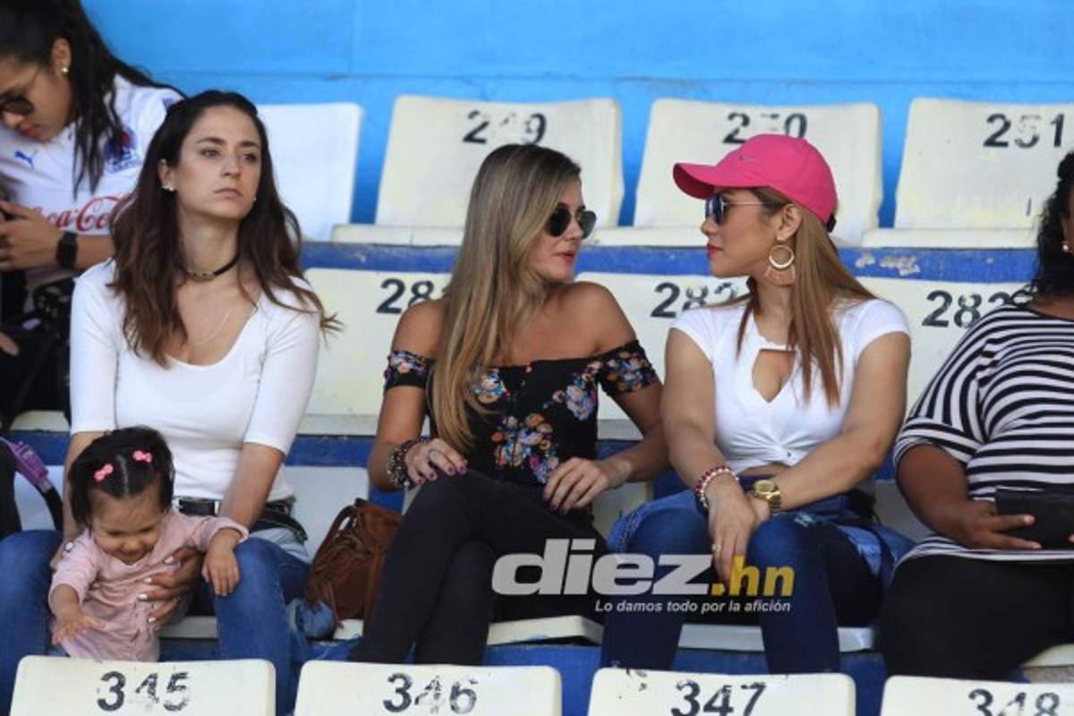 Fotos: El gesto de 'Manolo' y la chica de lentes que enamoró en el Olimpia-Platense