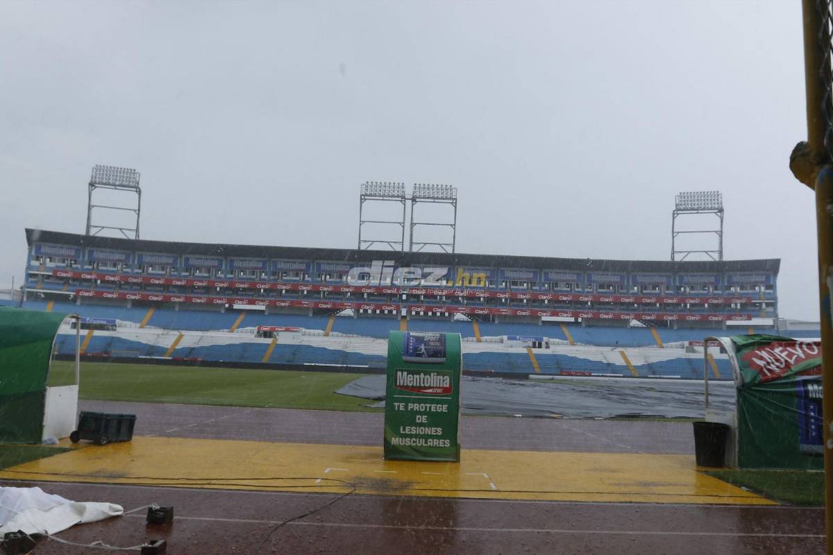 ¡A ponerle la lona de emergencia! Así luce el estadio Olímpico previo al juego de Honduras ante Curazao