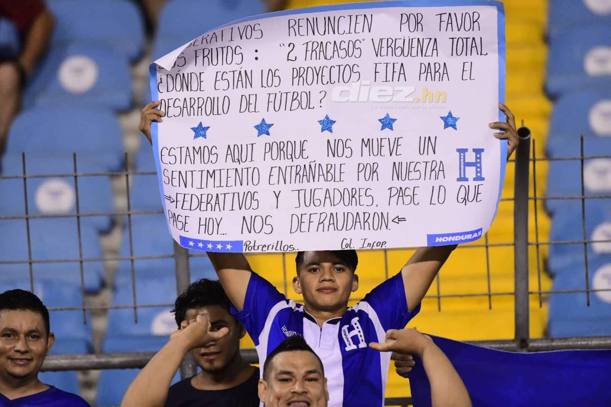 Júbilo en el Olímpico: Aficionados invaden la cancha en medio del triunfo de Honduras sobre Canadá en Liga de Naciones