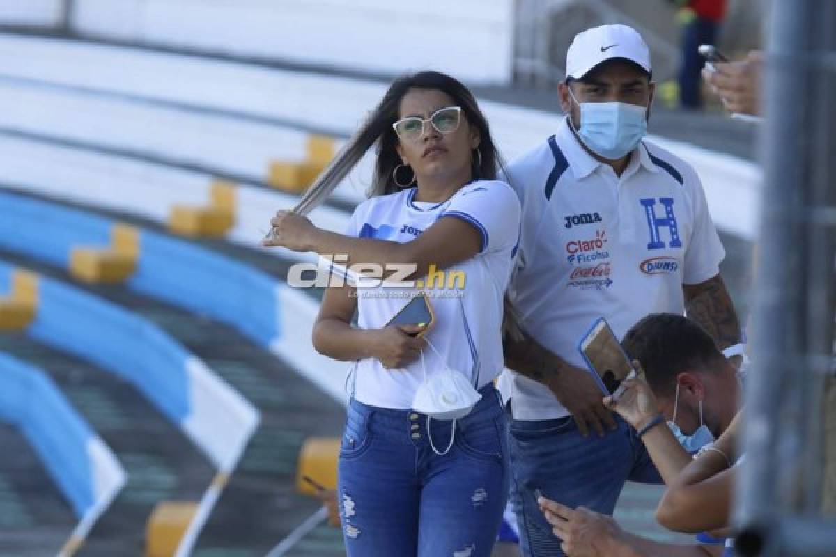 ¿Quién es la rubia? Las hermosas catrachas que adornan el Honduras vs. Costa Rica en el Olímpico