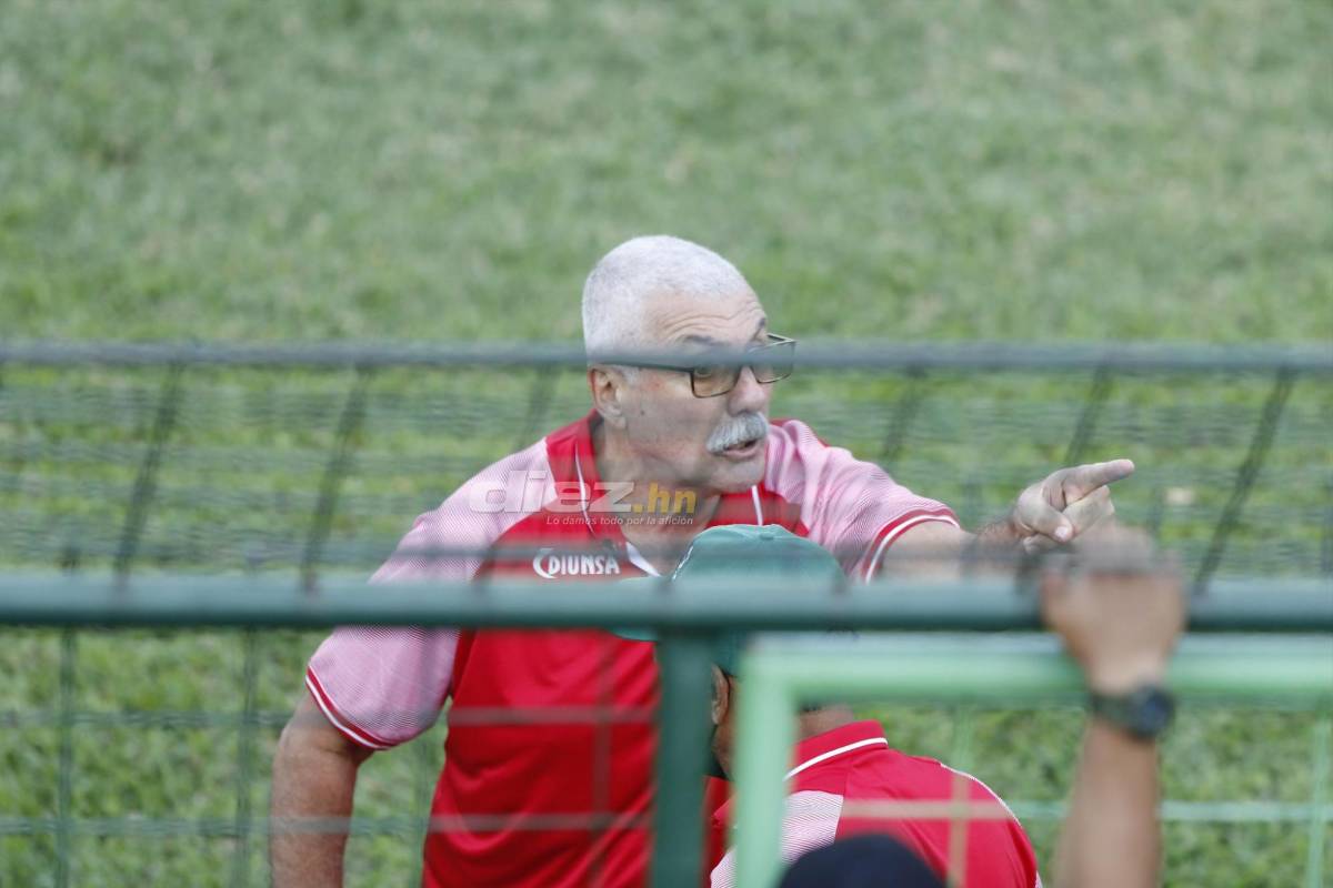 El Yankel Rosenthal se calentó por la goleada: Keosseián se enfrenta con aficionados que también arremeten contra el portero Denovan Torres