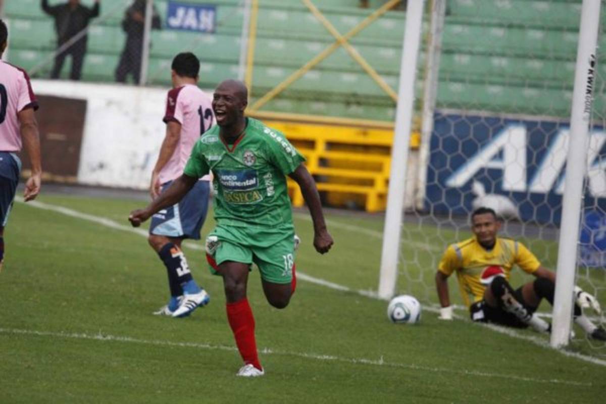 Rambo de León, el rey: Los futbolistas hondureños con más equipos en toda su carrera